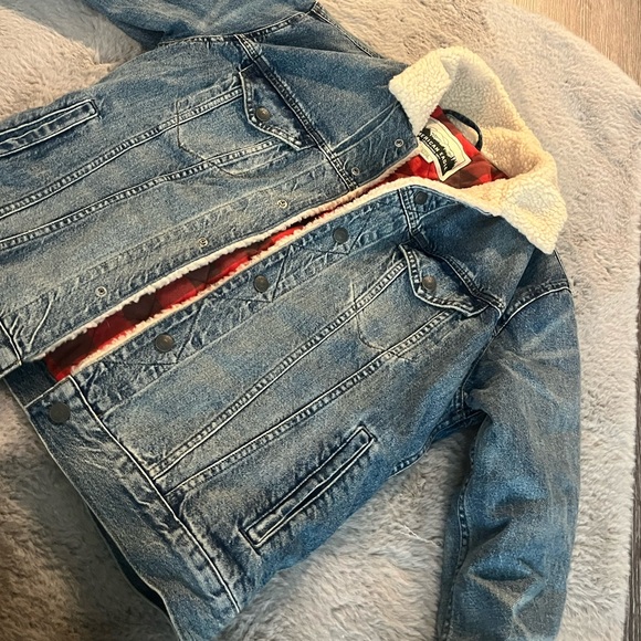 American Eagle Outfitters Jackets & Blazers - American Eagle Jean Jacket w Cozy Soft Inside